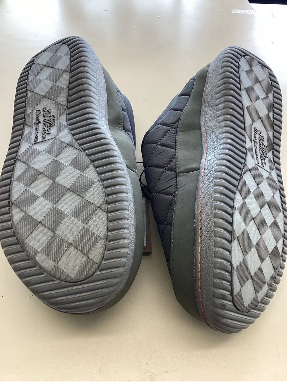 Dluxe by Dearfoams - Men's Corey All Day Slide Slippers - Charcoal Gray - new